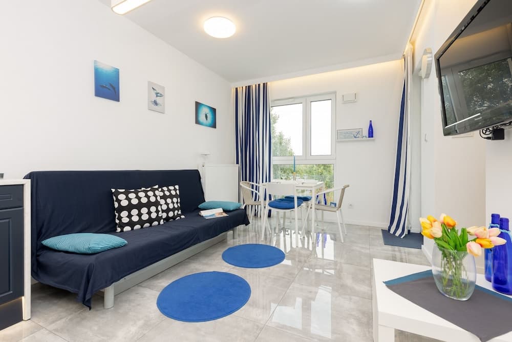 Cozy Apartment Marywilska by Renters