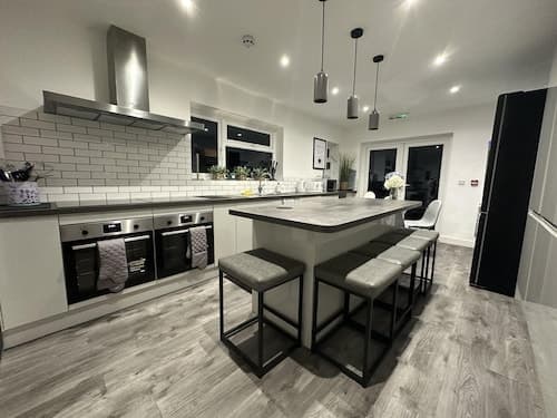 6 Bedroom 5 Shower rm House in Central Nottingham
