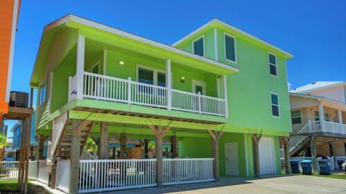 Reel Life Dreams by Avantstay Pool + Near Beach!