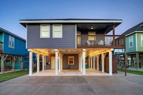 Dapper Dolphin by Avantstay Pool, Game Room