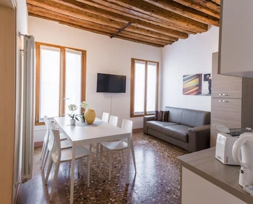 Accademia Charm 3 by Wonderful Italy