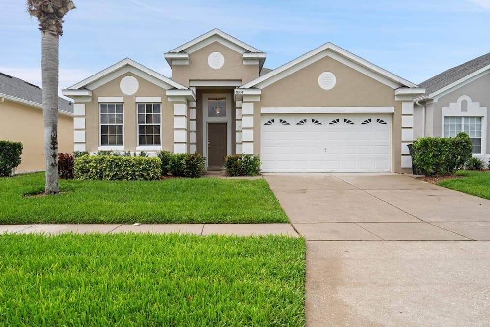 8104 fan Palm way