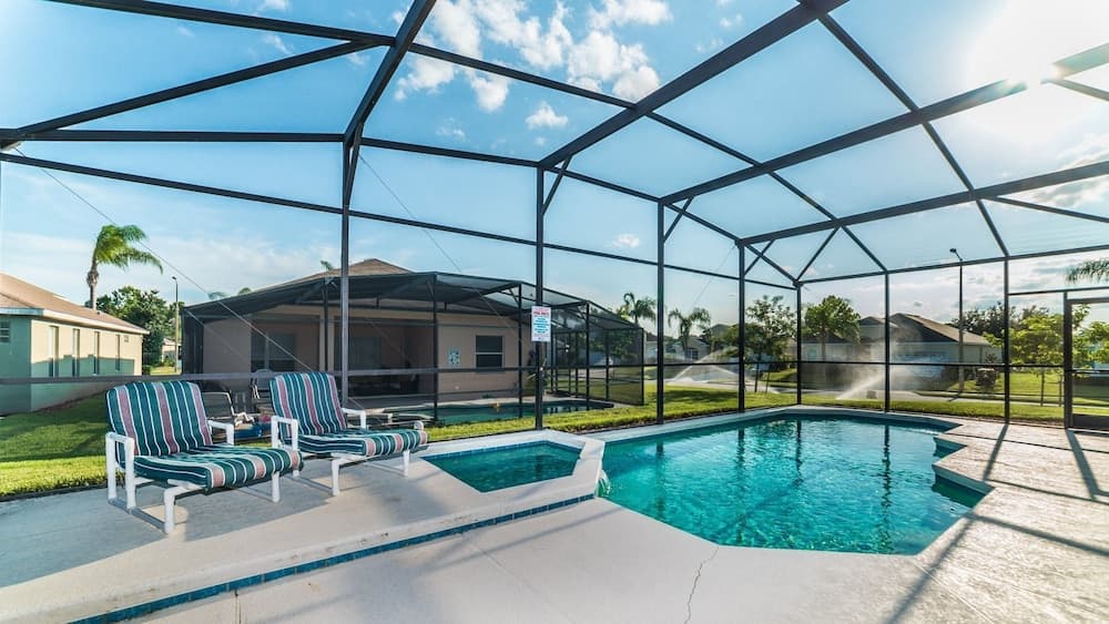 8147 fan Palm way