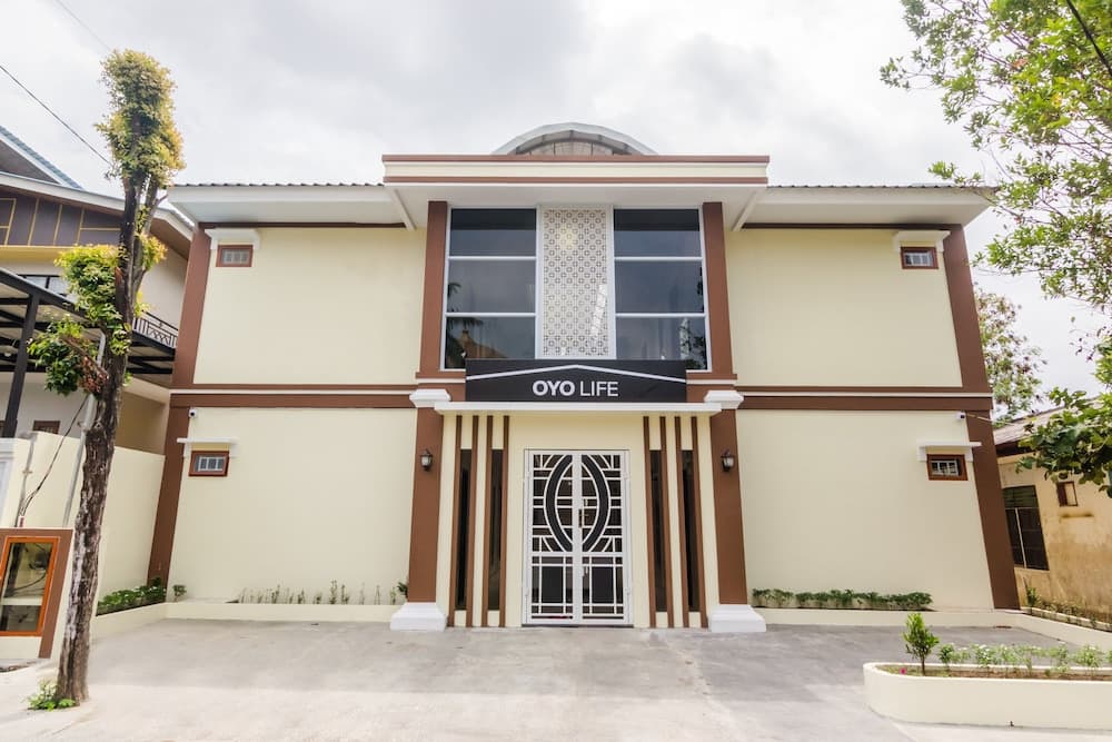 OYO Life 2735 Graha Nirwana