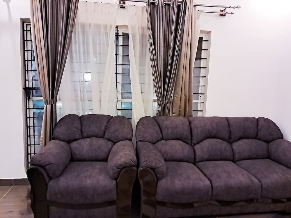 Roomshala 135 Paradise Villa Banglore