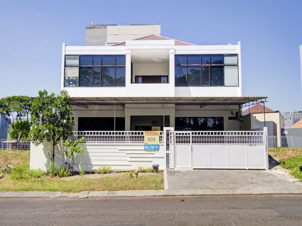 OYO Life 89990 Kost Waterfront 75 Sub