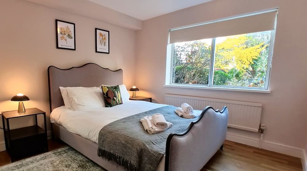 Lady Jane Court by Paymán Club