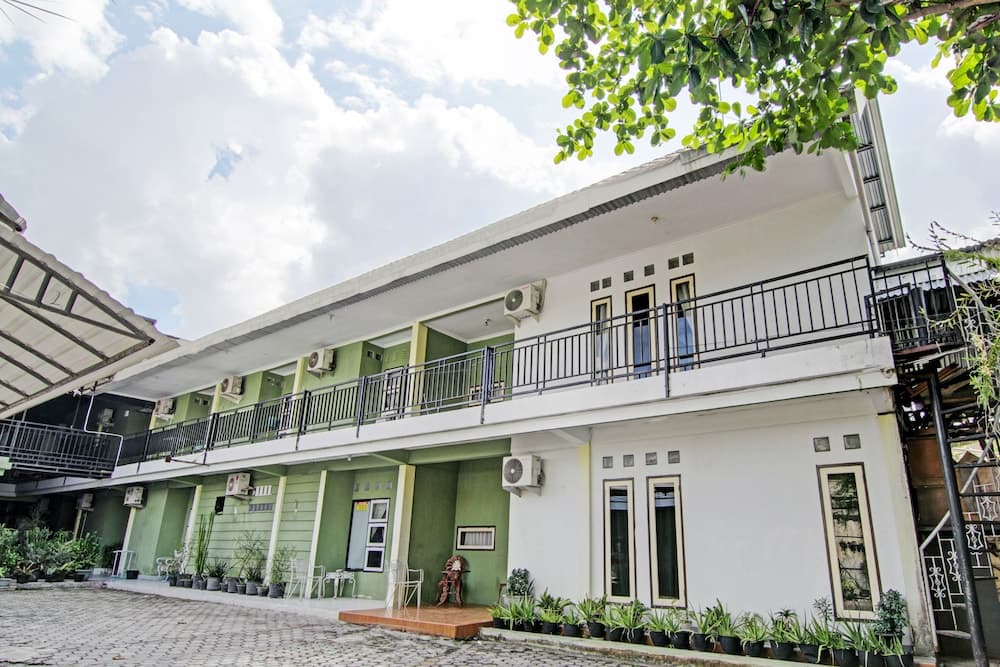 OYO 93206 Penginapan Budi SyariahNearTaman Amaryllis Pekanbaru