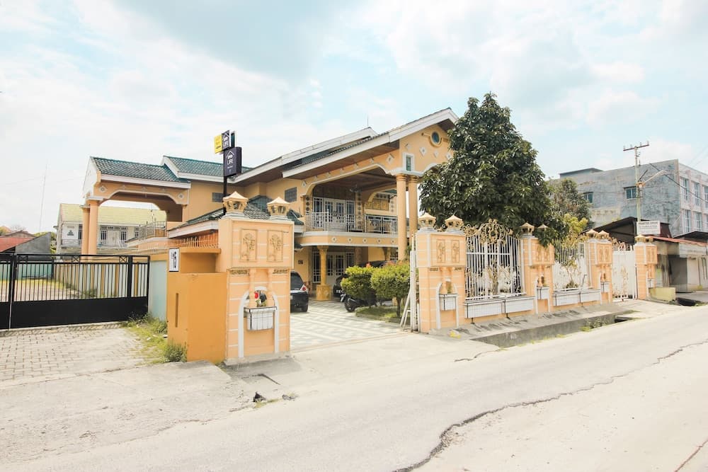 OYO Life 2553 Kost Daya