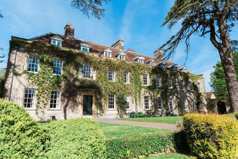 Holbrook Manor & Spa.