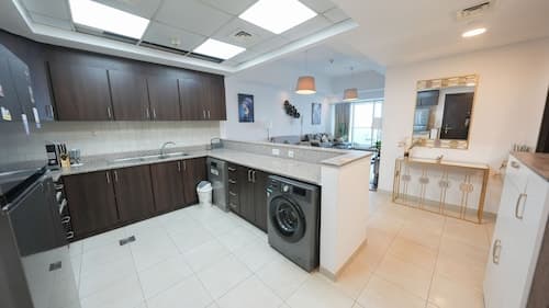 Yogi - Incredible 2BR with Balcony and Burj Khalifa Views