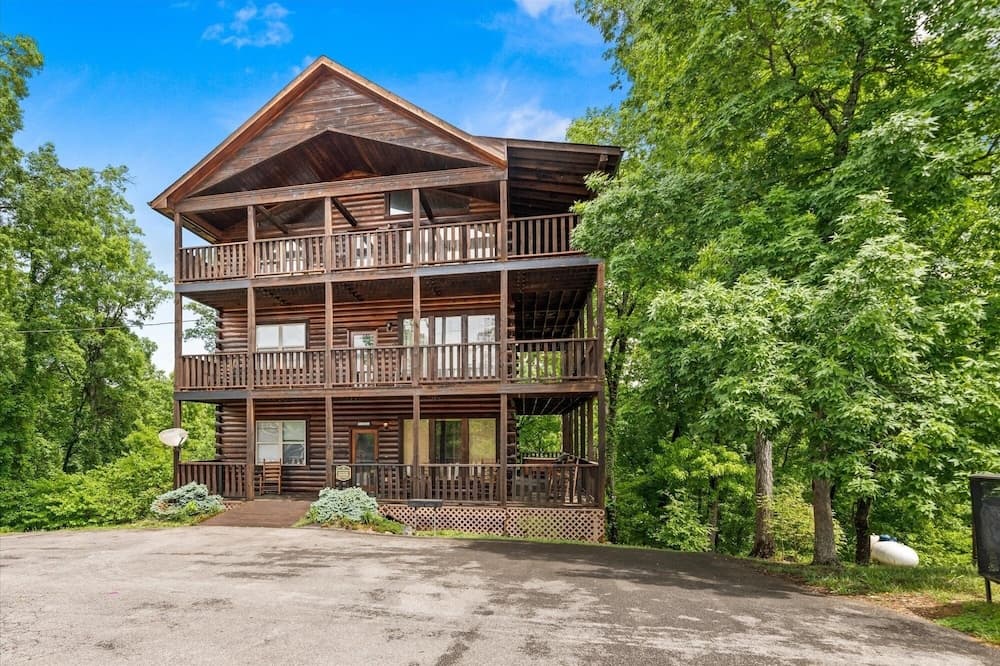 Smoky Mountain Lodge 6 Bedroom Cabin by RedAwning