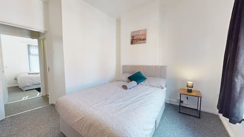 Amazing and Immaculate 2-bed House in Manchester