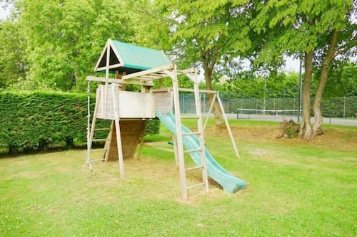 Gildridge Estat Large Group Tennis Court
