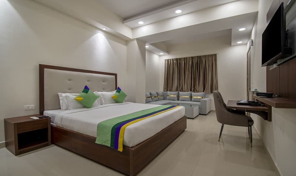 Treebo La Mirage Suite