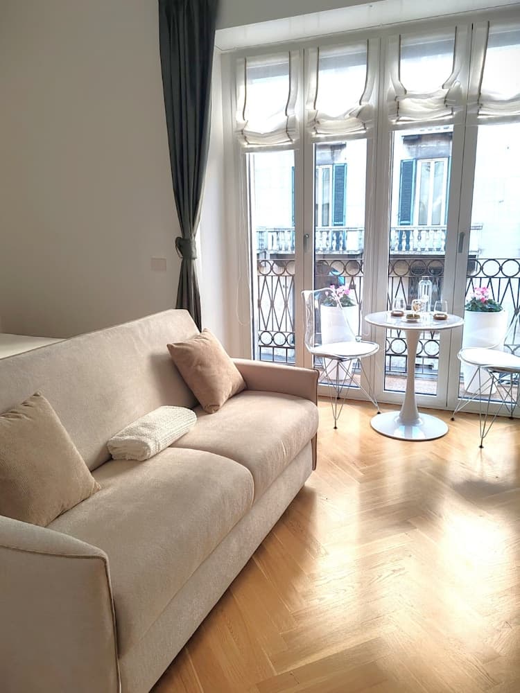 B and G Boutique apt.-heart of Milano- Design District