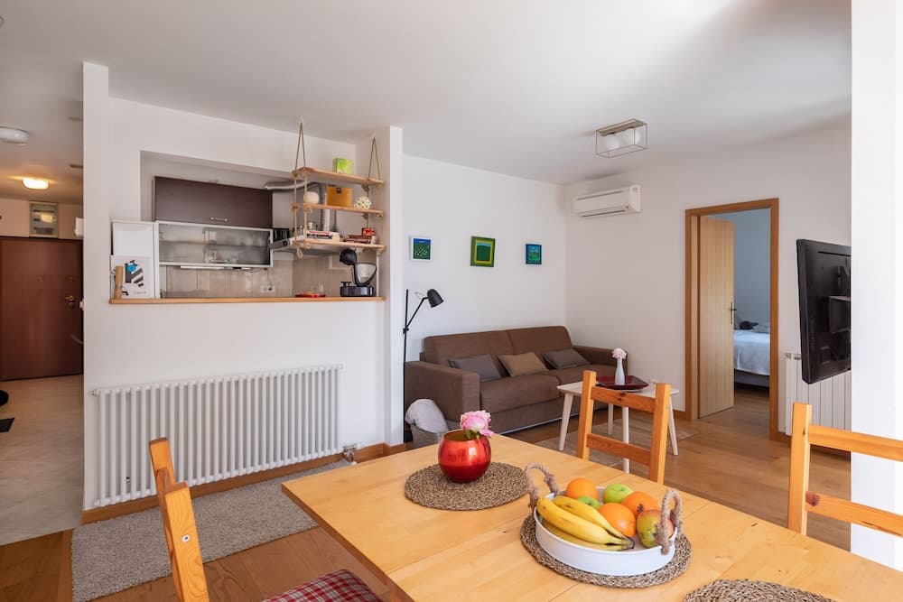 Apartment Zenta with terrace and sea view, 4 min walk to the beach