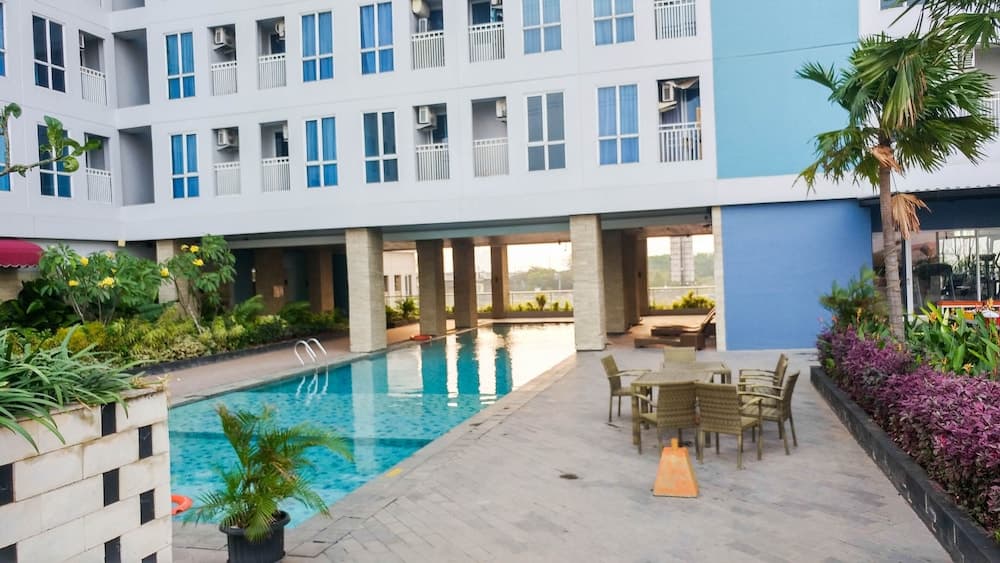 Modern And Comfy Studio At Grand Dhika City Apartment
