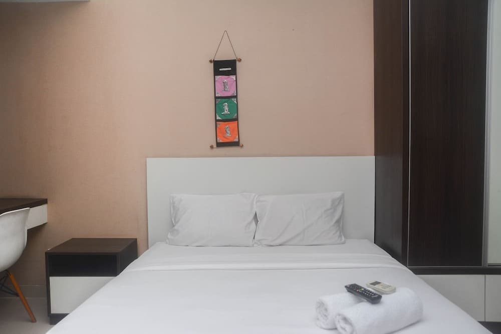 Homey And Minimalist Studio Grand Dhika City Apartment