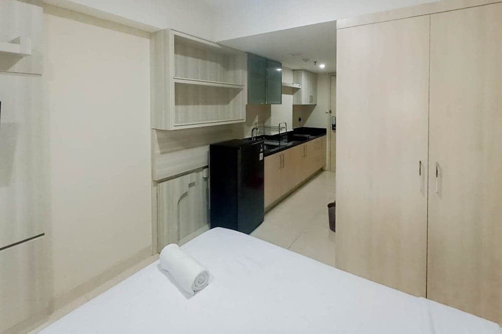 Best Deal And Comfy Studio Apartment Warhol (W/R) Residences