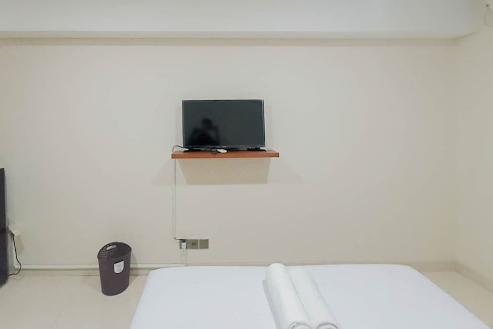 Nice And Comfy Studio Apartment Warhol Residences