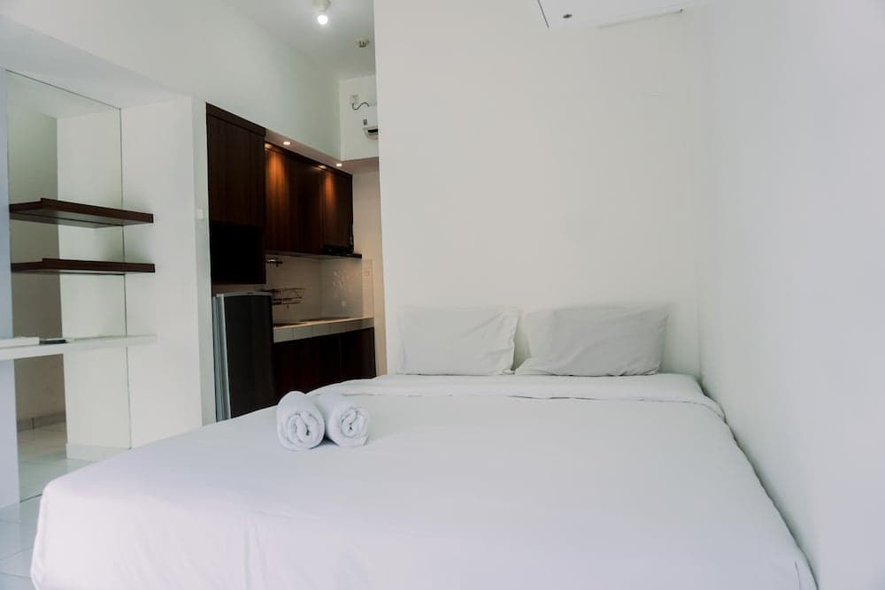 Homey And Good Deal Studio Casa De Parco Apartment