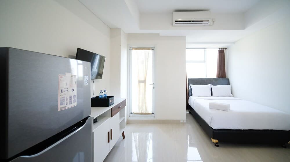 Modern And Simple Studio At Grand Sungkono Lagoon Apartment