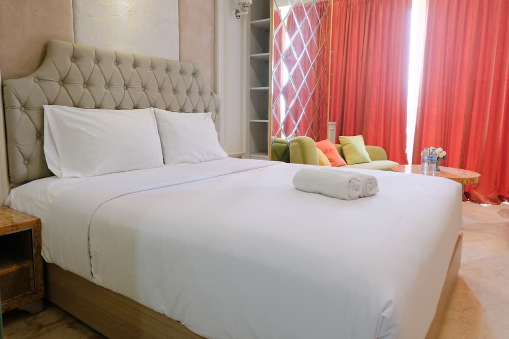 Modern Studio Room At Art Deco Apartment