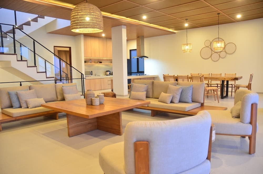 Sunrise City View Villa 9 Bedrooms with a Heated Private Swimming Pool