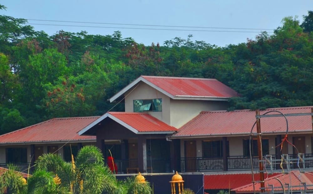 Shrubbery Palms Resort
