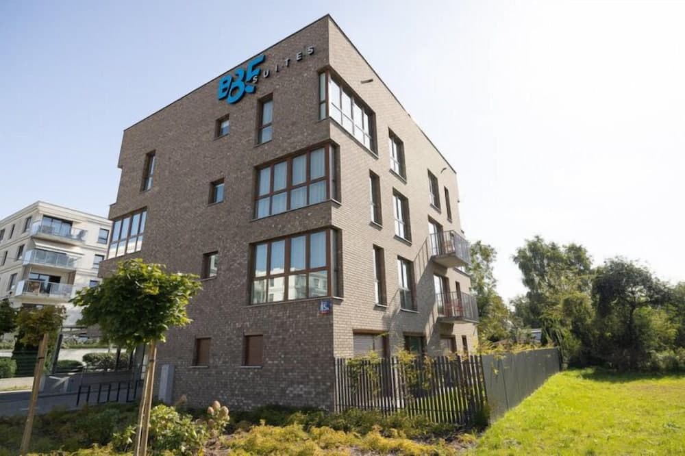 B85 Suites