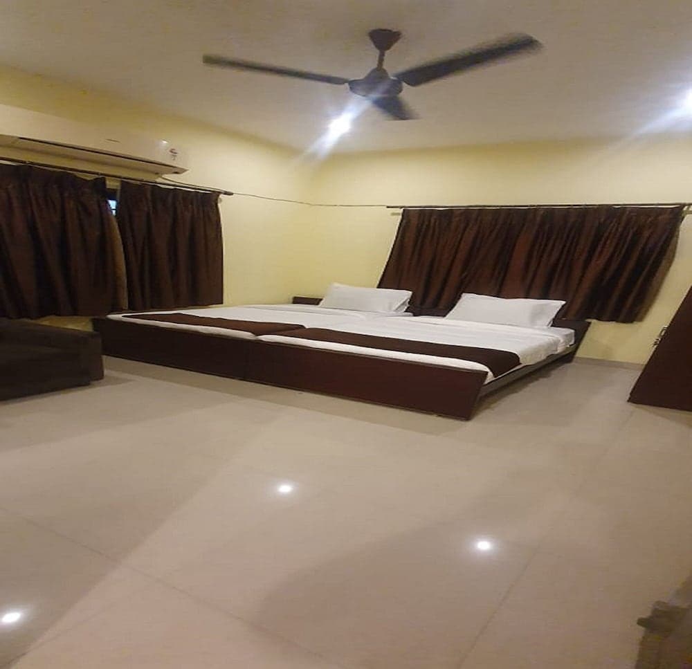 Earth Hotel Vadapalani