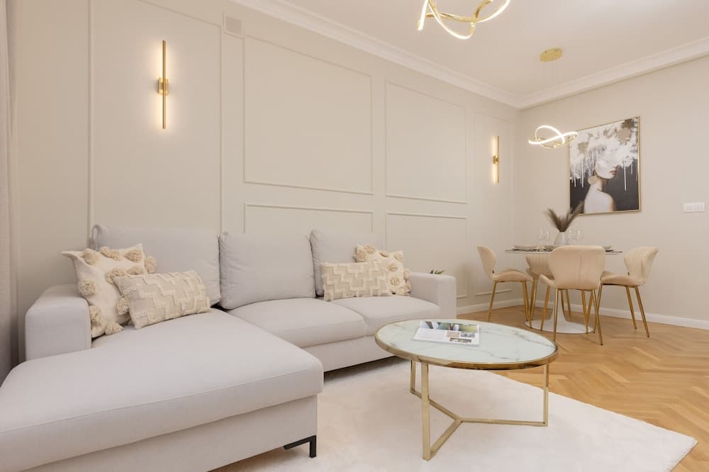 Bitwy Warszawskiej Apartment by Renters