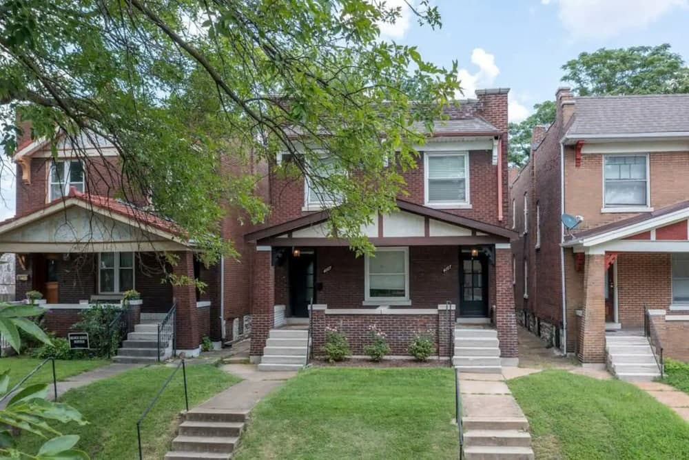 Cozy Family Home - Walk to MO Botanical Gardens