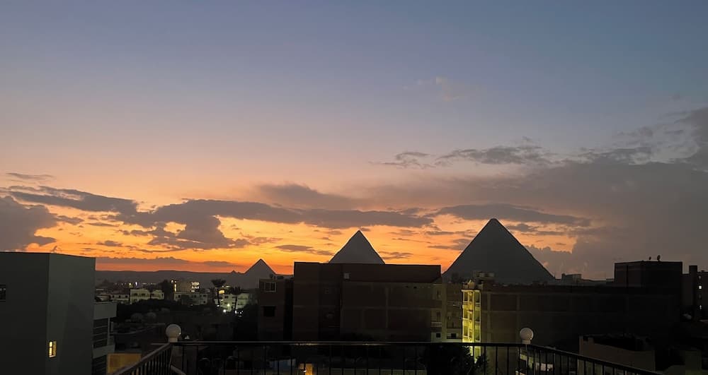 King Badr pyramids inn