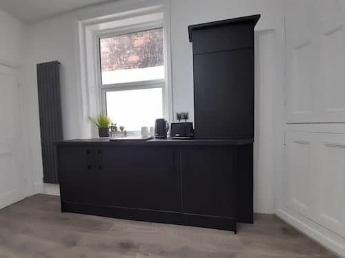 Spacious 5-bed House - Sleeps 10, Garden & Parking