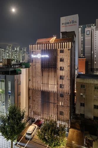 Two H Hotel