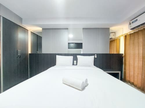 Homey And Warm Studio Apartment At Mansyur Residence