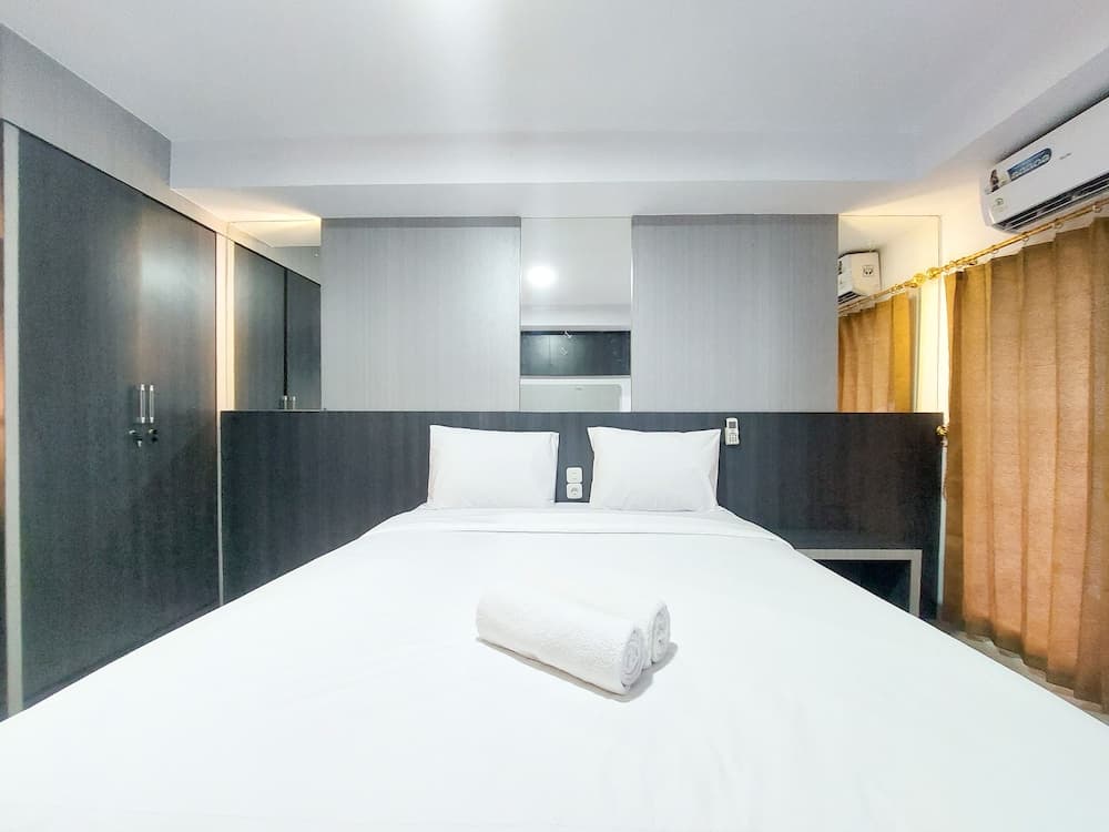 Homey And Warm Studio Apartment At Mansyur Residence