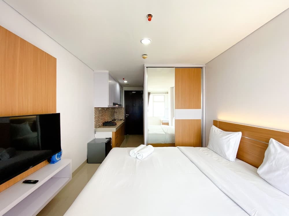 Nice And Comfy Studio At Enviro Apartment