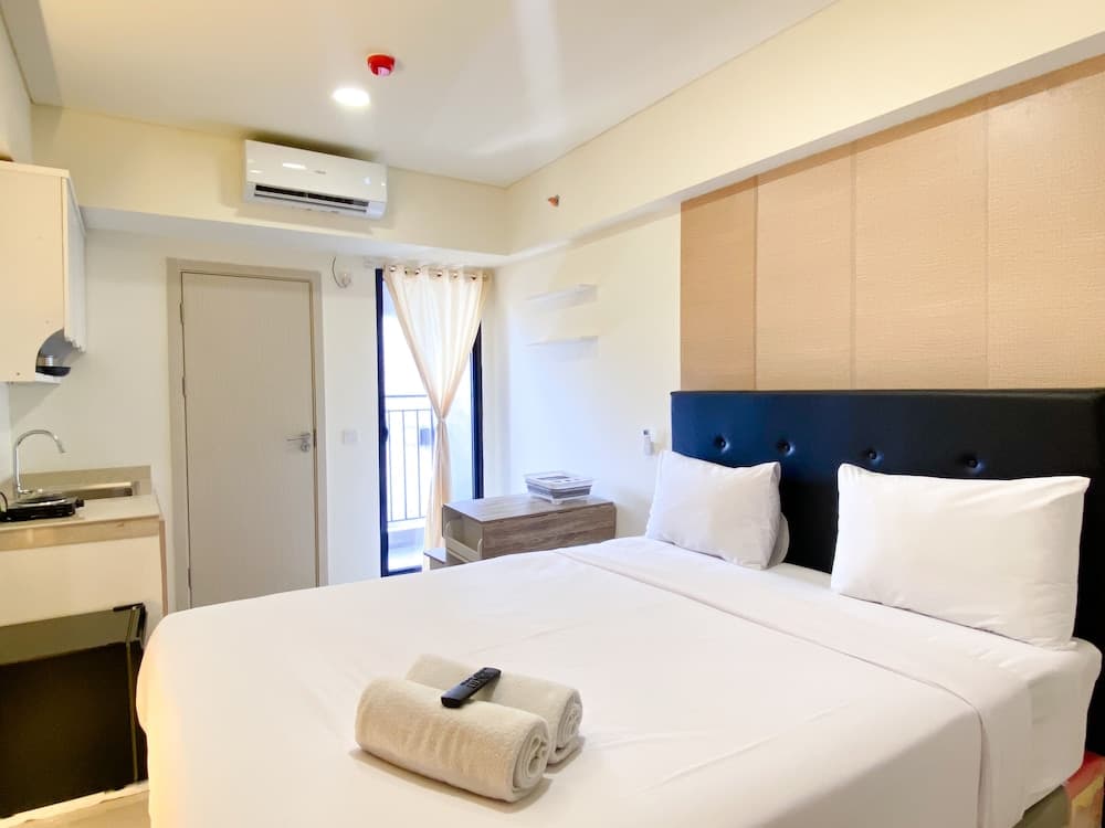 Modern Look Studio At Meikarta Apartment