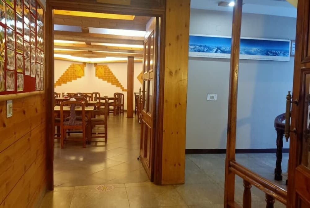 Goroomgo Hotel Conifer Manali