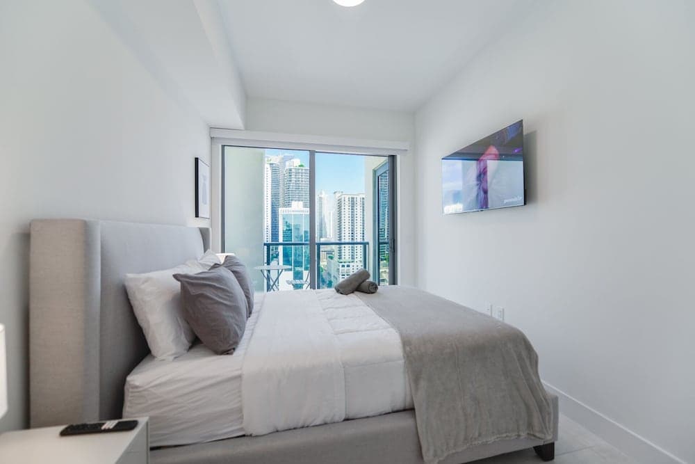 Top Location Stunning Condo in Brickell