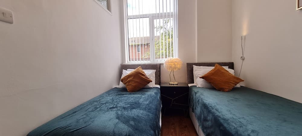 Botanic Gardens Oasis: Urban Convenience & Comfort