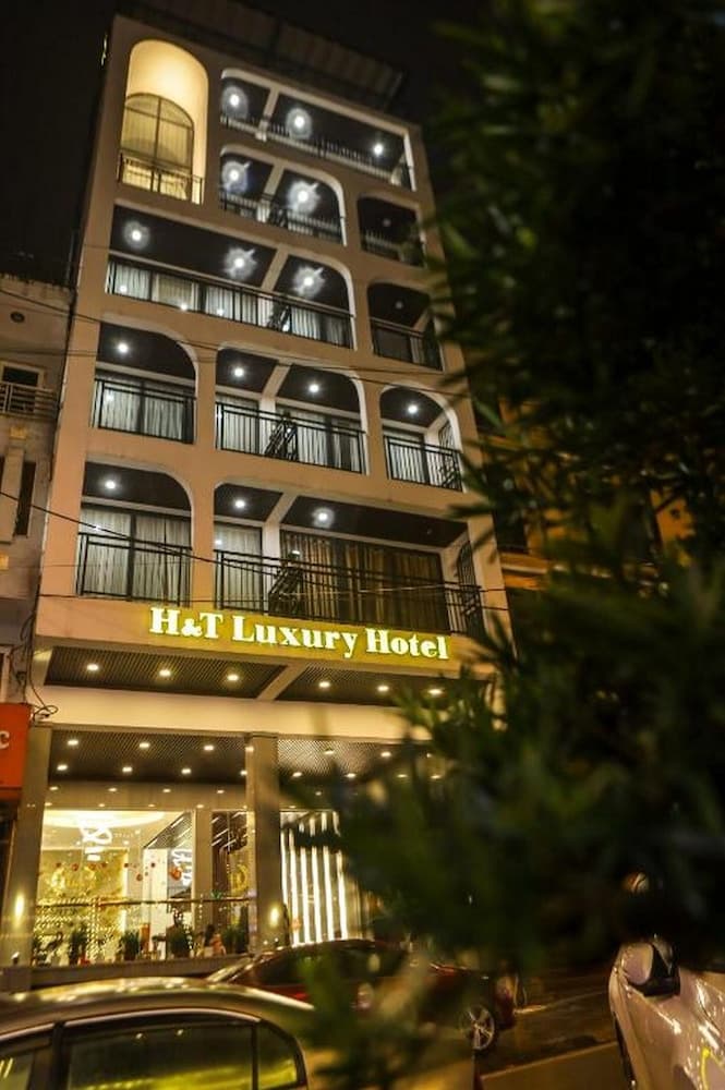H&T Luxury Hotel