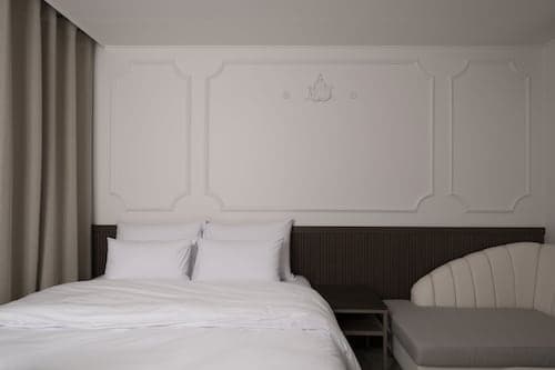 Glam Hotel