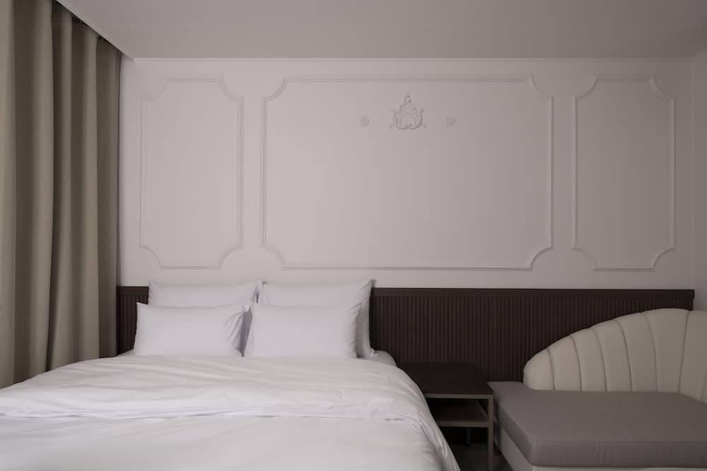 Glam Hotel