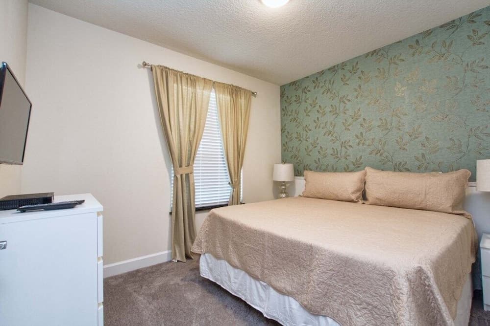 Beautiful House, Private Splash Pool, Balcony Off Master Suite, Free Wifi!!! 3 Bedroom Townhouse by RedAwning