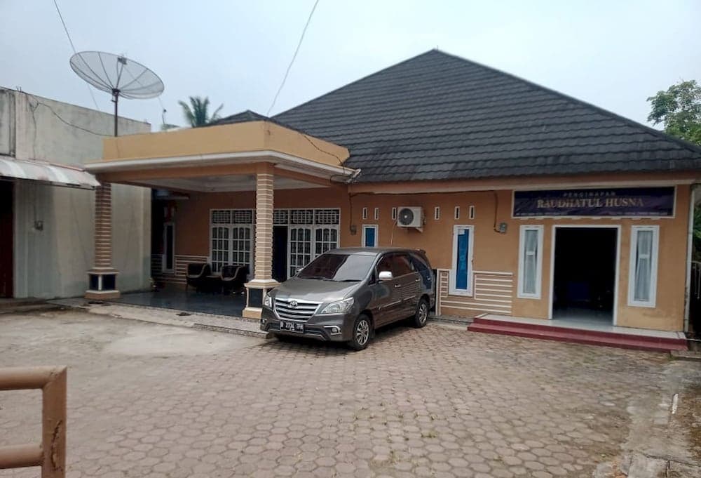 OYO 93292 Raudhatul Husna Homestay Syariah