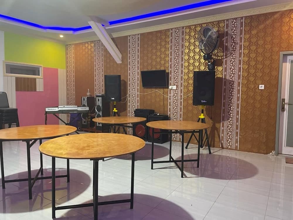 OYO 93308 Lima Saudara Syariah